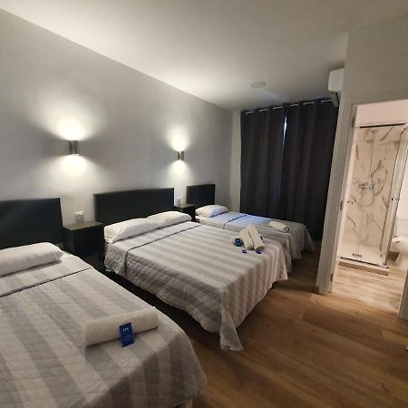 Hostal Vara Madrid Exterior photo