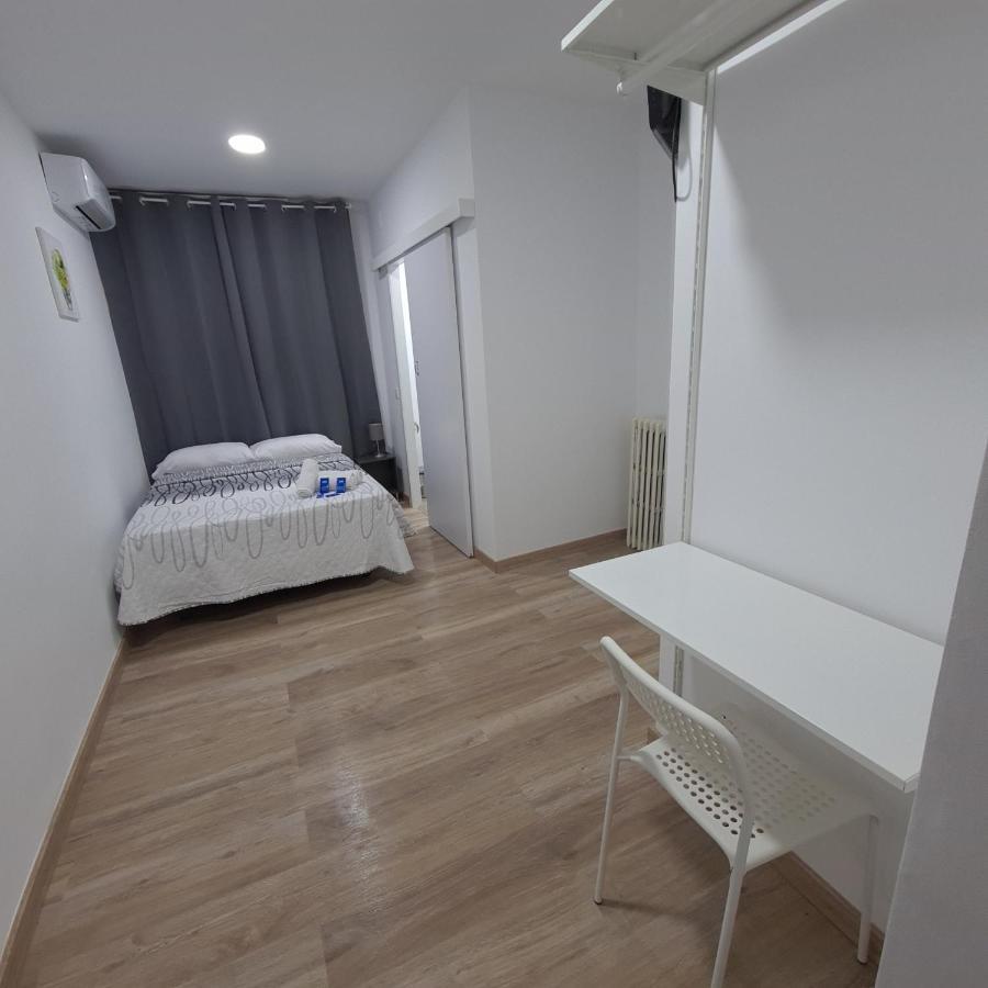 Hostal Vara Madrid Exterior photo
