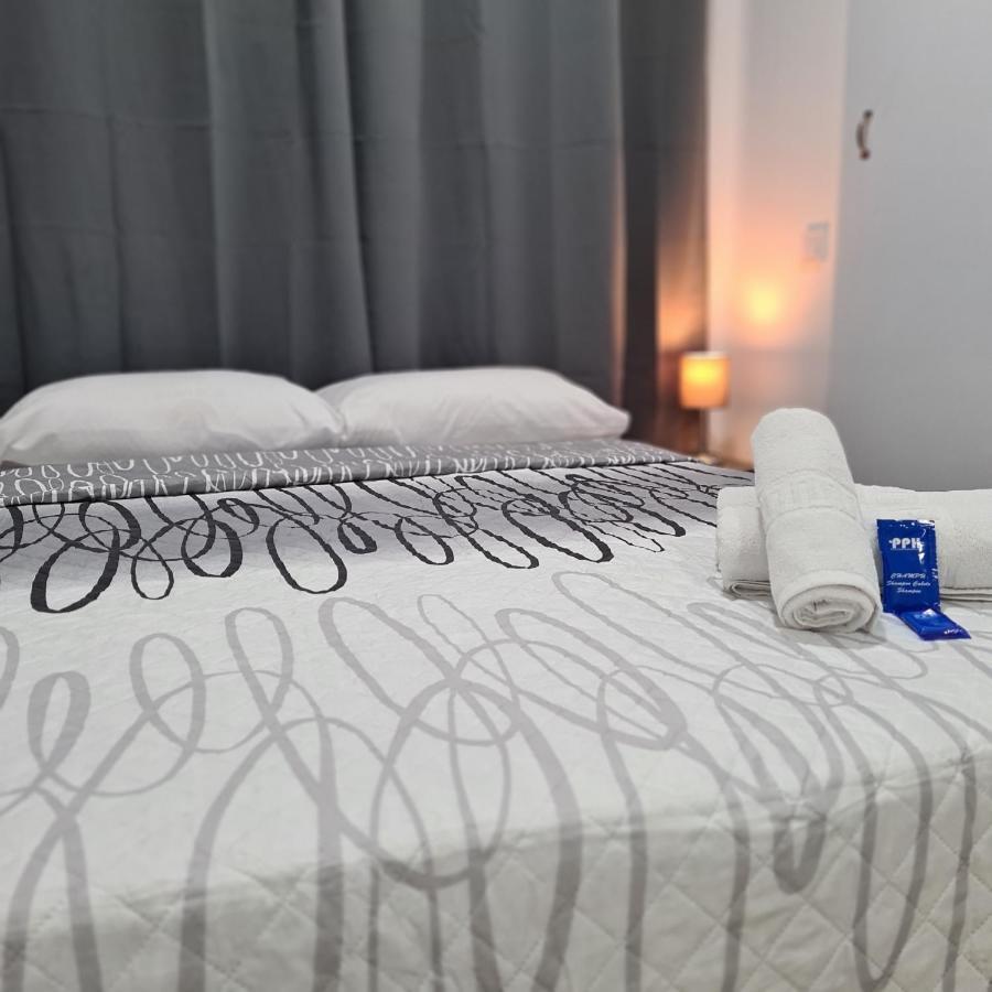 Hostal Vara Madrid Exterior photo