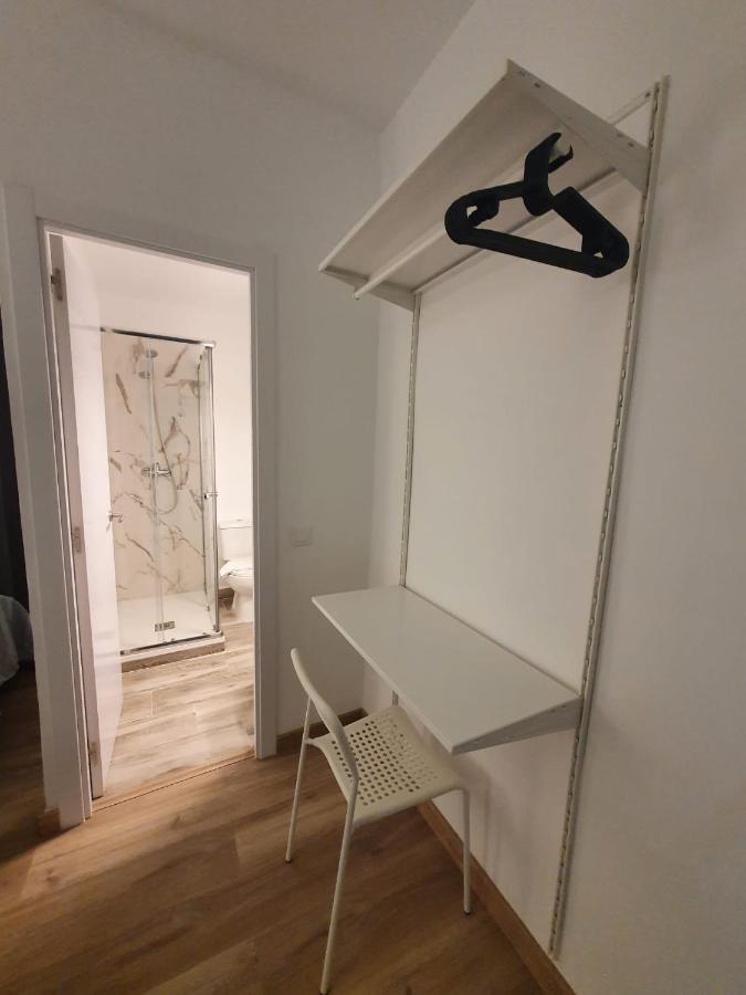 Hostal Vara Madrid Exterior photo