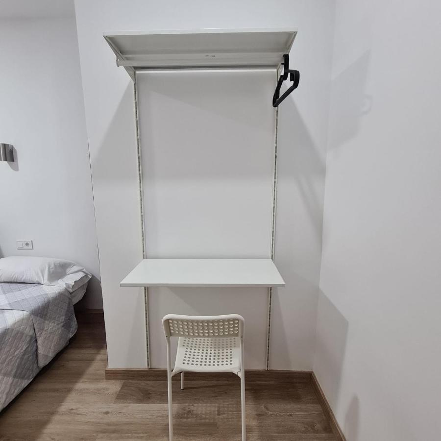 Hostal Vara Madrid Exterior photo