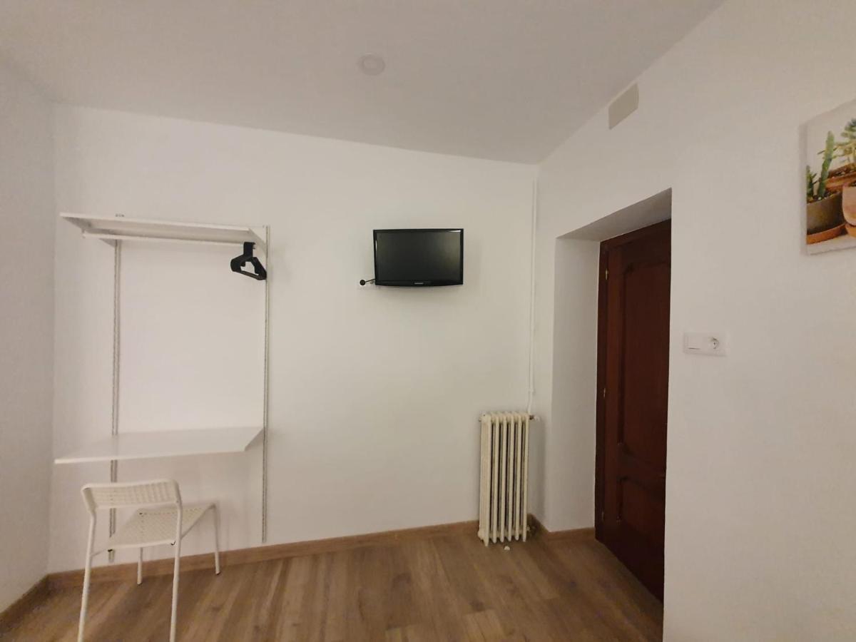 Hostal Vara Madrid Exterior photo
