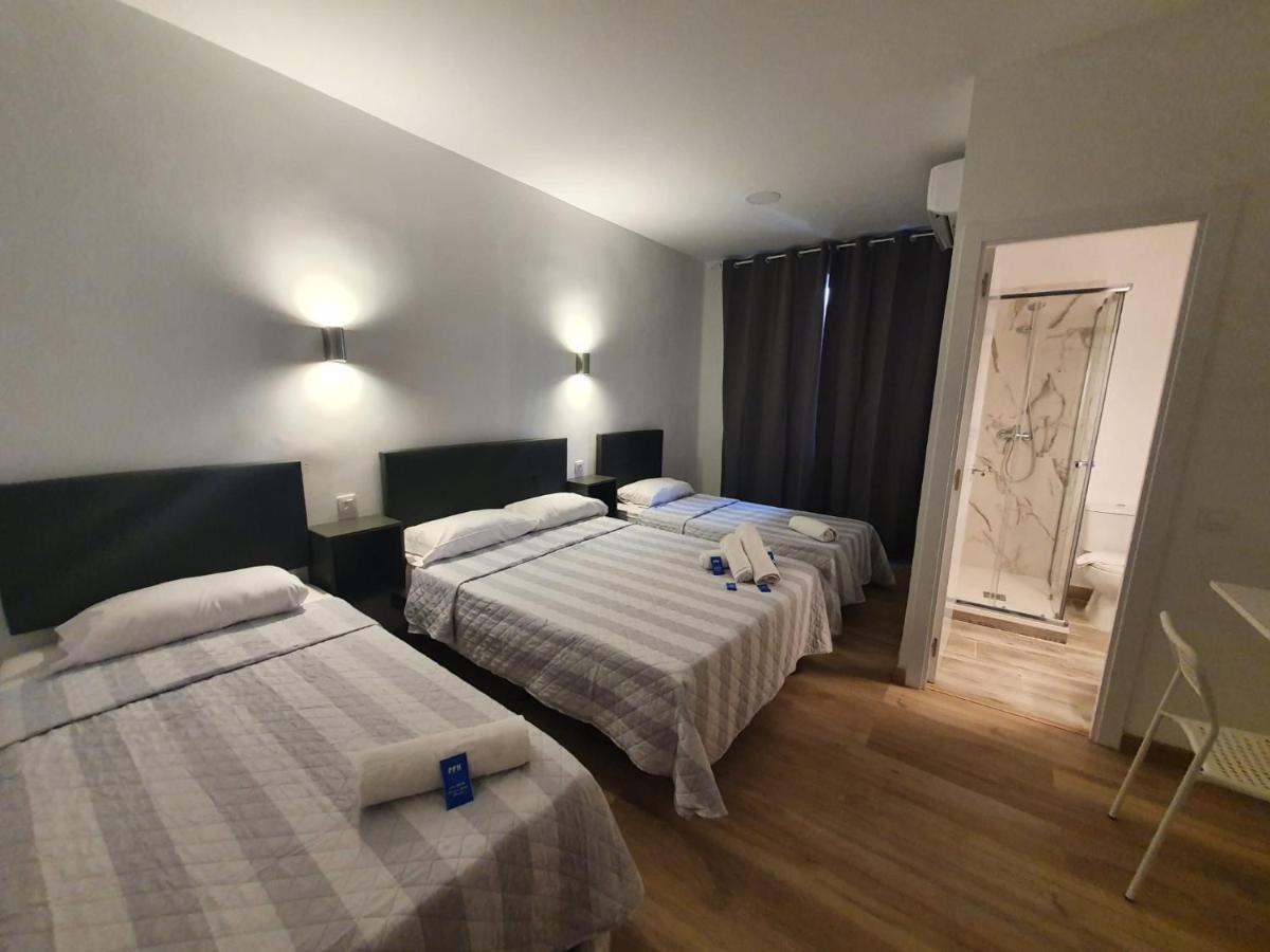 Hostal Vara Madrid Exterior photo